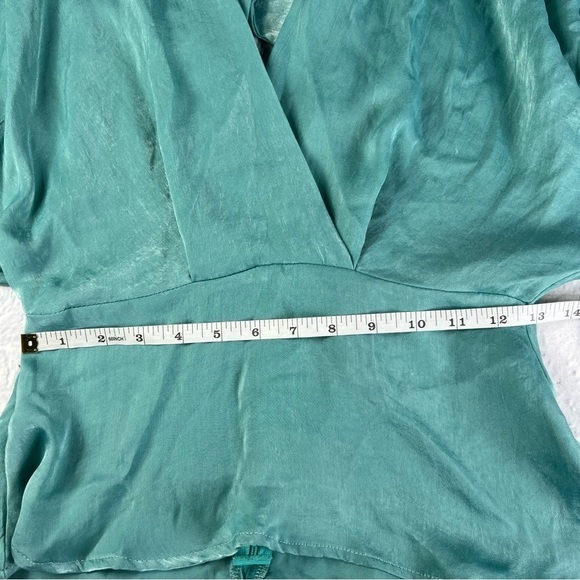 Peachpuff Flowy blouse, satin soft, bowtie back, billowy sleeves, small - Picture 6 of 9